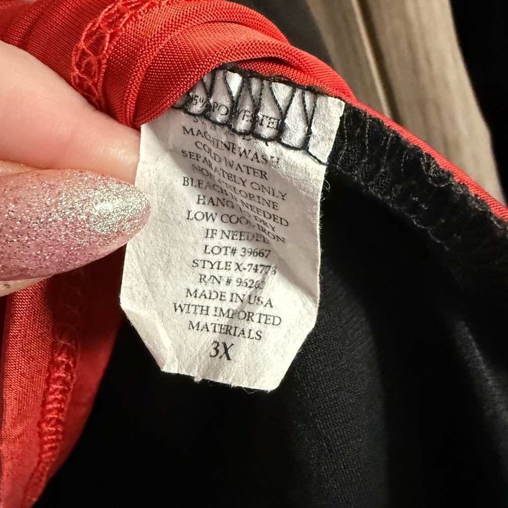 Chic Black Cardigan with Red Top - Picture 2 of 3